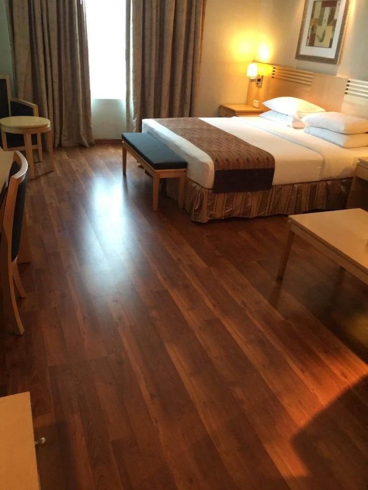 אבו דאבי L'Arabia Hotel Apartments מראה חיצוני תמונה