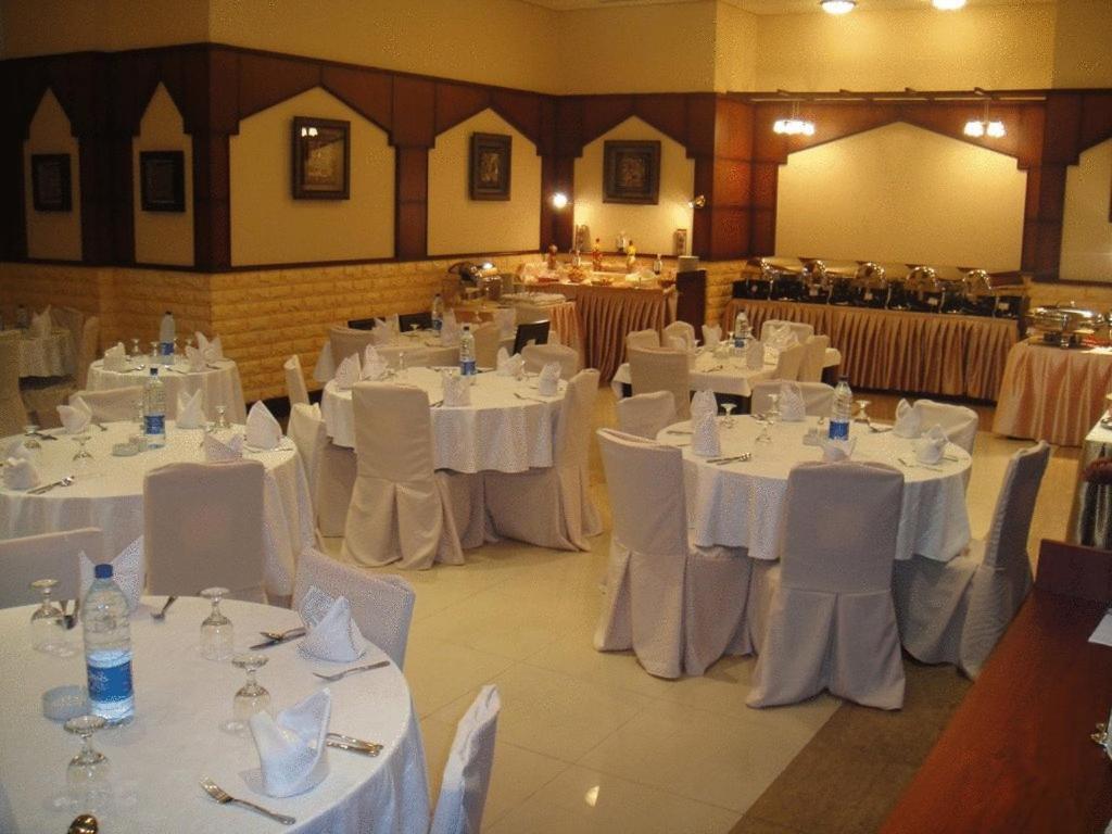 אבו דאבי L'Arabia Hotel Apartments מסעדה תמונה